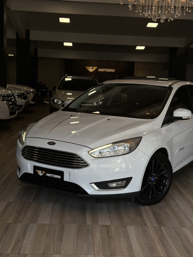 FOCUS 2.0 TITANIUM FASTBACK 16V FLEX 4P AUTOMÁTICO - 2017 - CAXIAS DO SUL