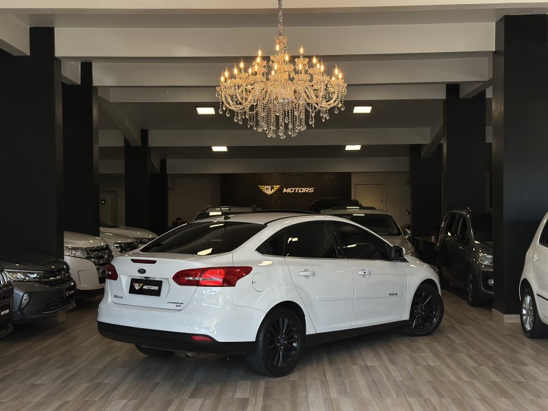 FOCUS 2.0 TITANIUM FASTBACK 16V FLEX 4P AUTOMÁTICO - 2017 - CAXIAS DO SUL