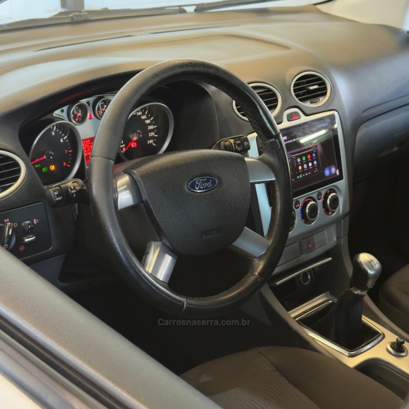 FOCUS 1.6 8V FLEX 4P MANUAL - 2011 - NOVO HAMBURGO
