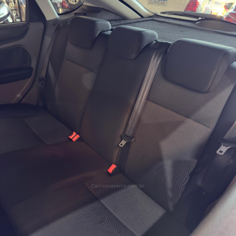 FOCUS 1.6 8V FLEX 4P MANUAL - 2011 - NOVO HAMBURGO