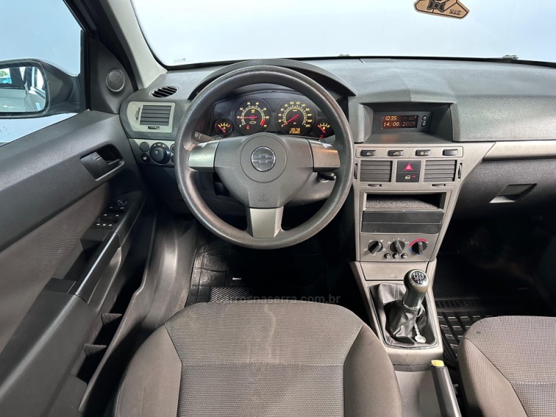 VECTRA 2.0 MPFI EXPRESSION 8V 140CV FLEX 4P MANUAL - 2009 - VACARIA