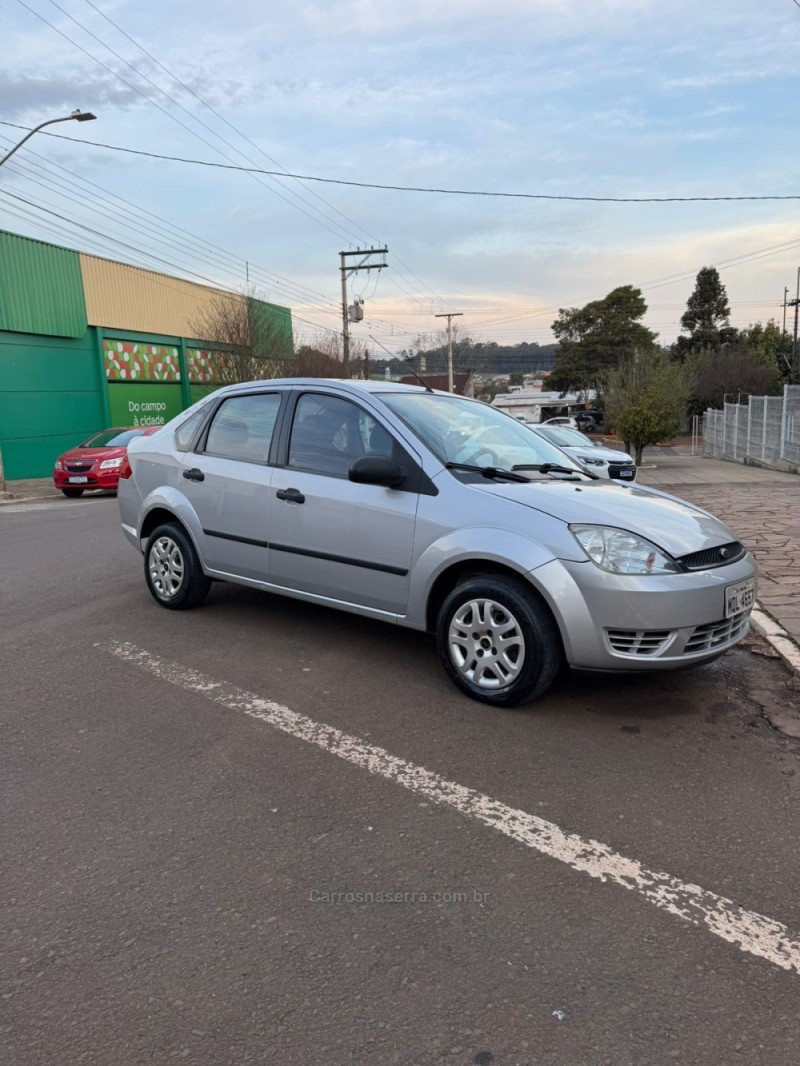FIESTA 1.6 MPI SEDAN 8V FLEX 4P MANUAL - 2005 - CAXIAS DO SUL