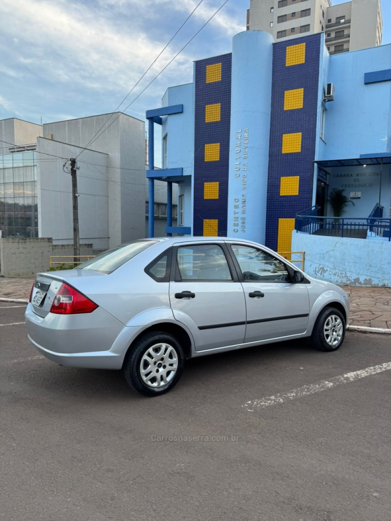 FIESTA 1.6 MPI SEDAN 8V FLEX 4P MANUAL - 2005 - CAXIAS DO SUL