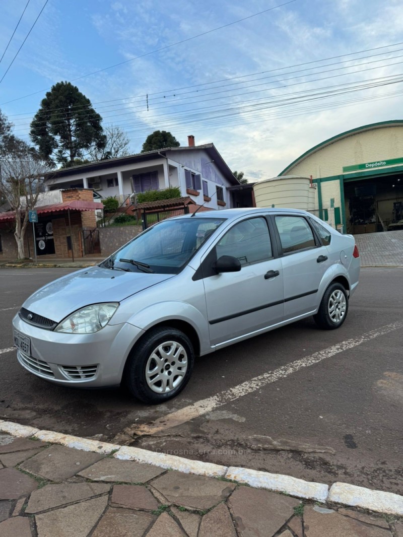 fiesta 1.6 mpi sedan 8v flex 4p manual 2005 caxias do sul