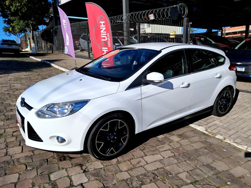 focus 2.0 titanium hatch 16v flex 4p automatico 2015 caxias do sul