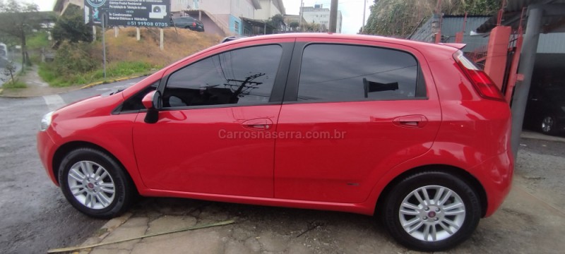 PUNTO 1.4 ATTRACTIVE 8V FLEX 4P MANUAL - 2011 - FARROUPILHA