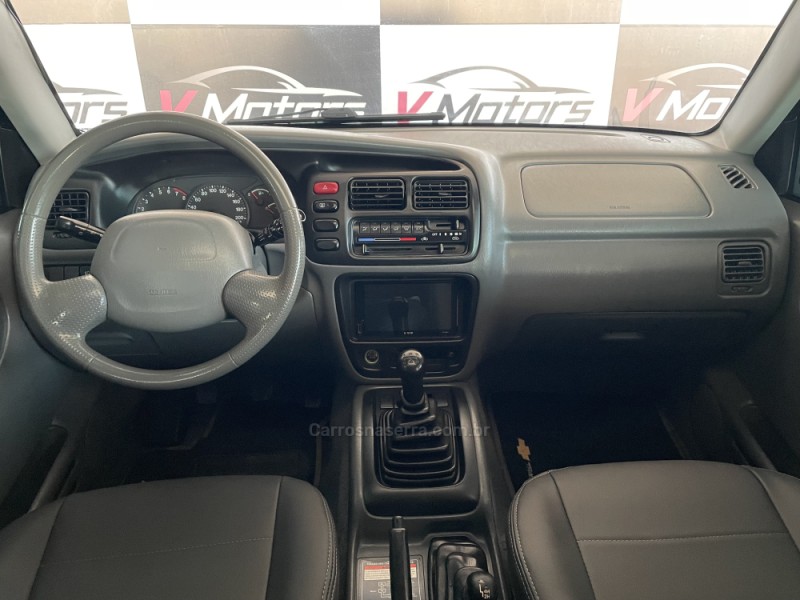 TRACKER 2.0 4X4 8V GASOLINA 4P MANUAL - 2009 - PAROBé