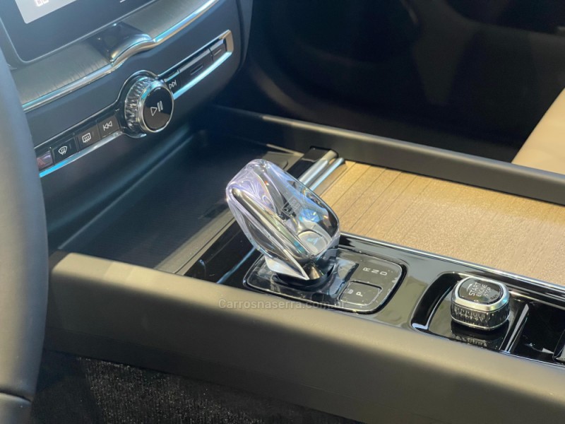 XC60 2.0 T8 RECHARGE PLUS AWD HIBRIDO 4P AUTOMÁTICO - 2026 - FLORES DA CUNHA