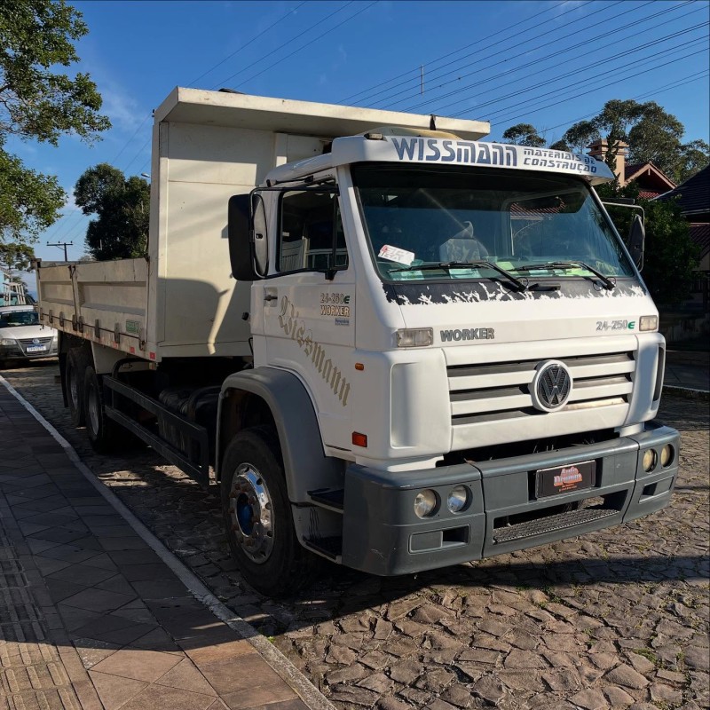 24-250 E T WORKER 3 EIXOS - 2006 - NOVA PETRóPOLIS
