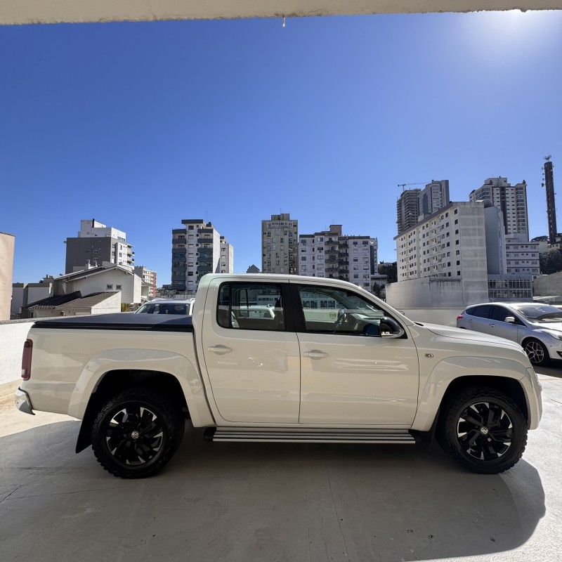 AMAROK 3.0 V6 TDI HIGHLINE CD DIESEL 4MOTION AUTOMÁTICO - 2023 - CAXIAS DO SUL