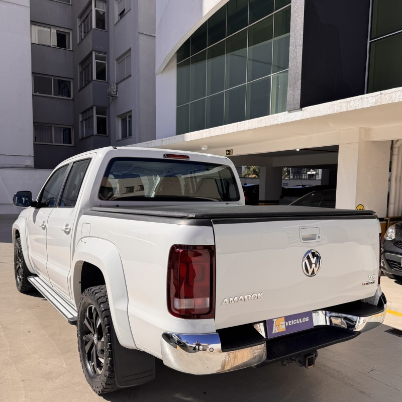 AMAROK 3.0 V6 TDI HIGHLINE CD DIESEL 4MOTION AUTOMÁTICO - 2023 - CAXIAS DO SUL