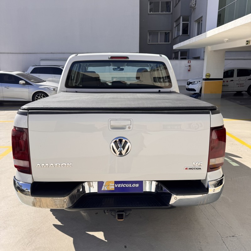 AMAROK 3.0 V6 TDI HIGHLINE CD DIESEL 4MOTION AUTOMÁTICO - 2023 - CAXIAS DO SUL