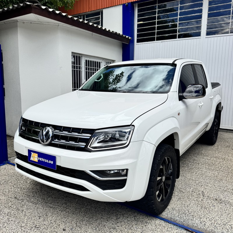 AMAROK 3.0 V6 TDI HIGHLINE CD DIESEL 4MOTION AUTOMÁTICO - 2023 - CAXIAS DO SUL