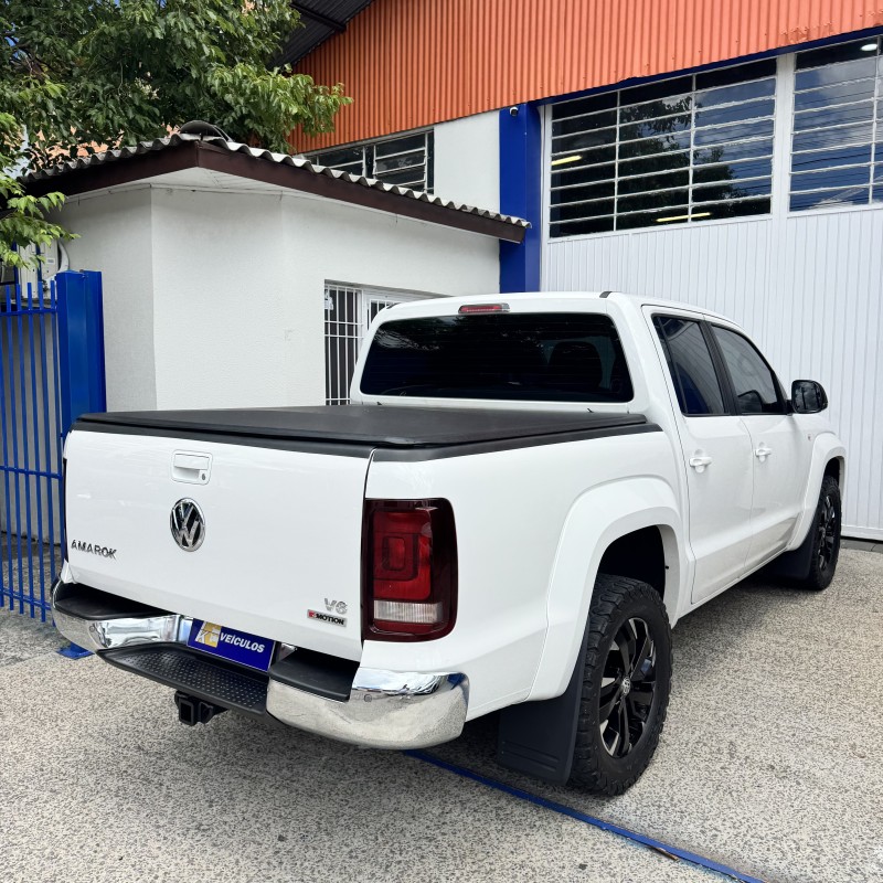 AMAROK 3.0 V6 TDI HIGHLINE CD DIESEL 4MOTION AUTOMÁTICO - 2023 - CAXIAS DO SUL