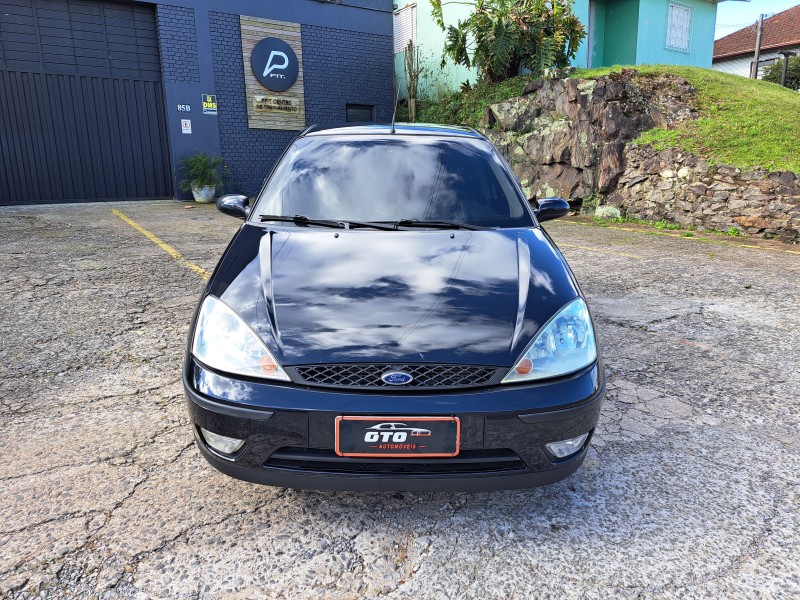 FOCUS 1.6 8V FLEX 4P MANUAL - 2009 - FARROUPILHA