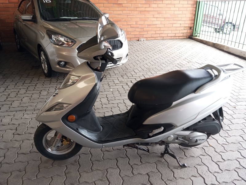 BURGMAN 125 AUTOMATIC - 2013 - CAXIAS DO SUL