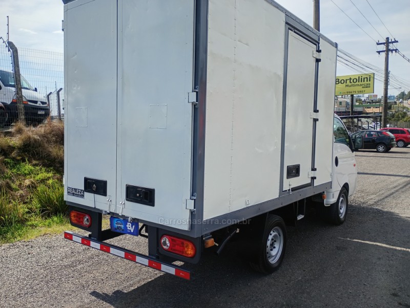 HR 2.5 LONGO BAÚ 4X2 16V 130CV TURBO INTERCOOLER DIESEL 2P MANUAL - 2011 - FARROUPILHA