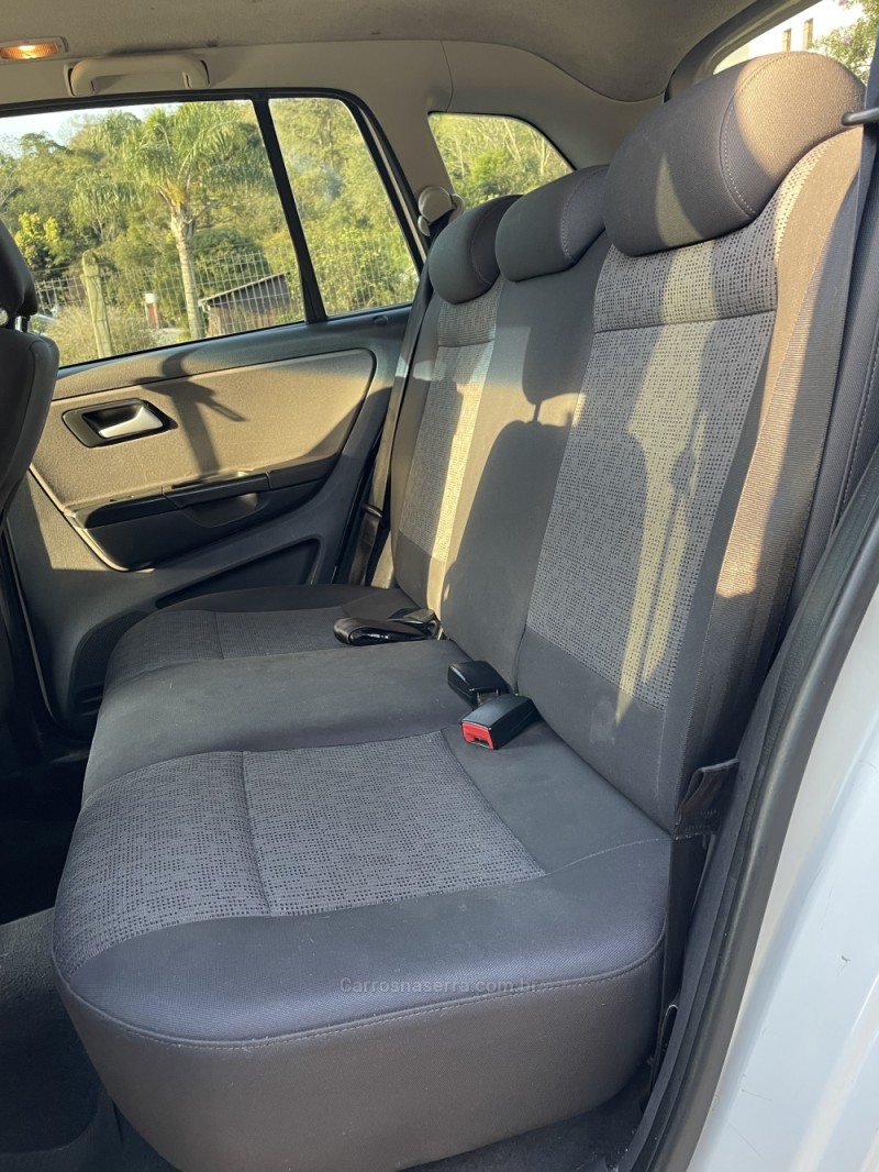 SPACEFOX 1.6 MI TREND 8V FLEX 4P MANUAL - 2013 - PAROBé