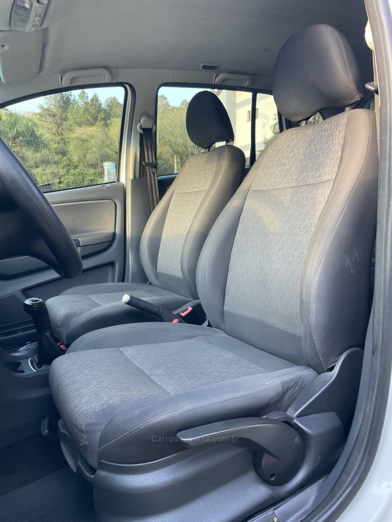 SPACEFOX 1.6 MI TREND 8V FLEX 4P MANUAL - 2013 - PAROBé