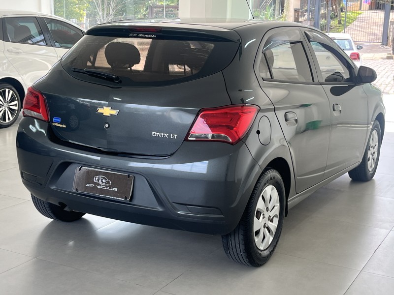 ONIX 1.0 LT PLUS 8V FLEX 4P MANUAL - 2017 - BENTO GONçALVES