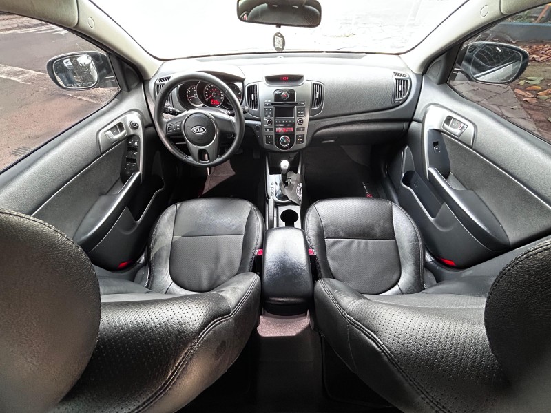 CERATO 1.6 SEDAN 16V GASOLINA 4P MANUAL - 2010 - TRêS COROAS