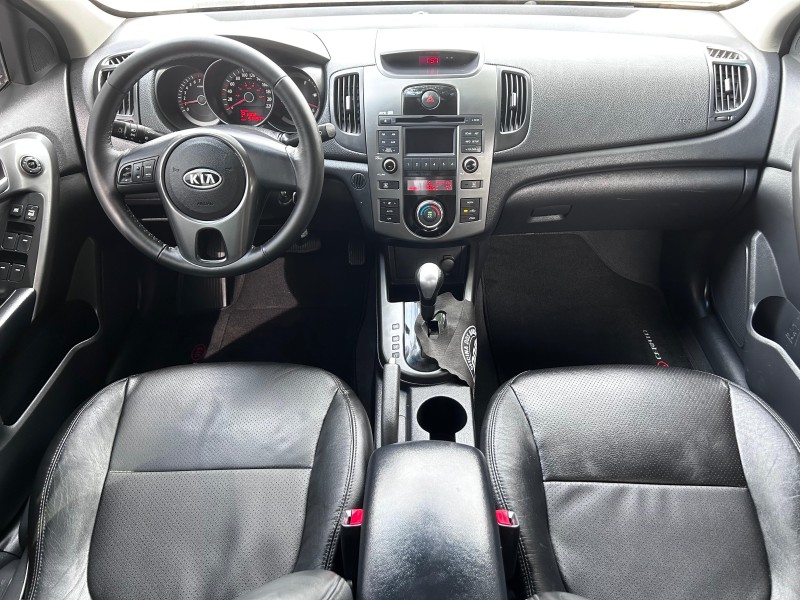 CERATO 1.6 SEDAN 16V GASOLINA 4P MANUAL - 2010 - TRêS COROAS