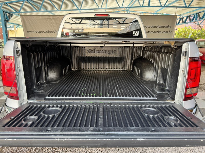 AMAROK 3.0 V6 TDI HIGHLINE CD DIESEL 4MOTION AUTOMÁTICO - 2021 - NOVA PRATA