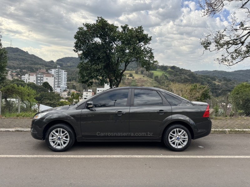 FOCUS 2.0 GLX 16V FLEX 4P MANUAL - 2012 - NOVA ARAçá