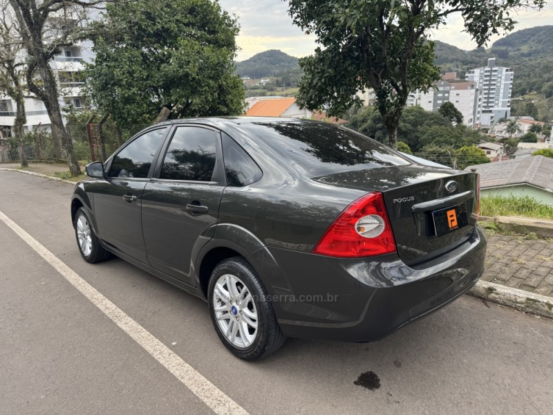 FOCUS 2.0 GLX 16V FLEX 4P MANUAL - 2012 - NOVA ARAçá