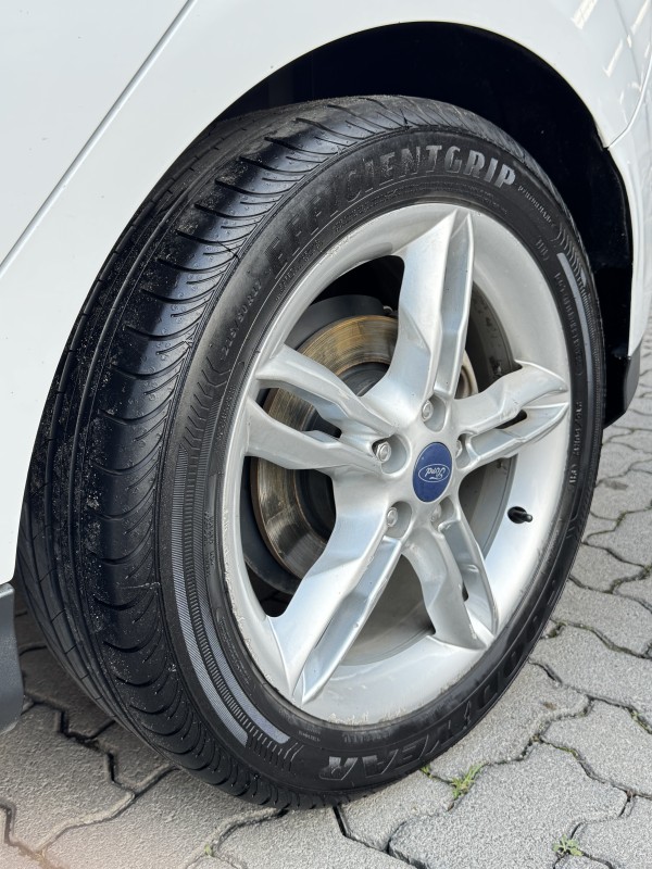 FOCUS 2.0 SE PLUS 16V FLEX 4P AUTOMÁTICO - 2015 - CAXIAS DO SUL