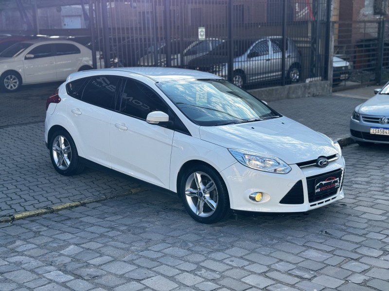 FOCUS 2.0 SE PLUS 16V FLEX 4P AUTOMÁTICO - 2015 - CAXIAS DO SUL