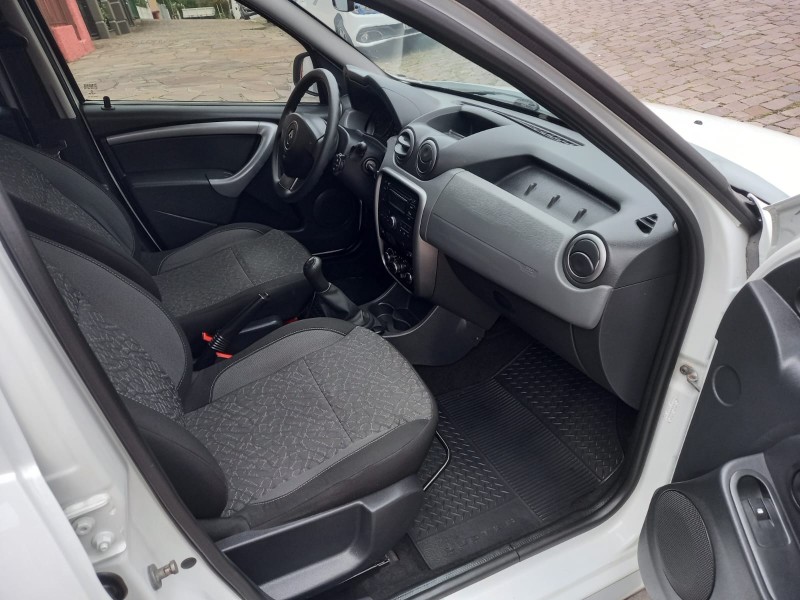 DUSTER 1.6 EXPRESSION 4X2 16V FLEX 4P MANUAL - 2015 - CAXIAS DO SUL