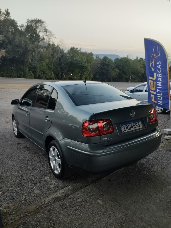 POLO 1.6 MI 8V FLEX 4P MANUAL - 2011 - VALE REAL