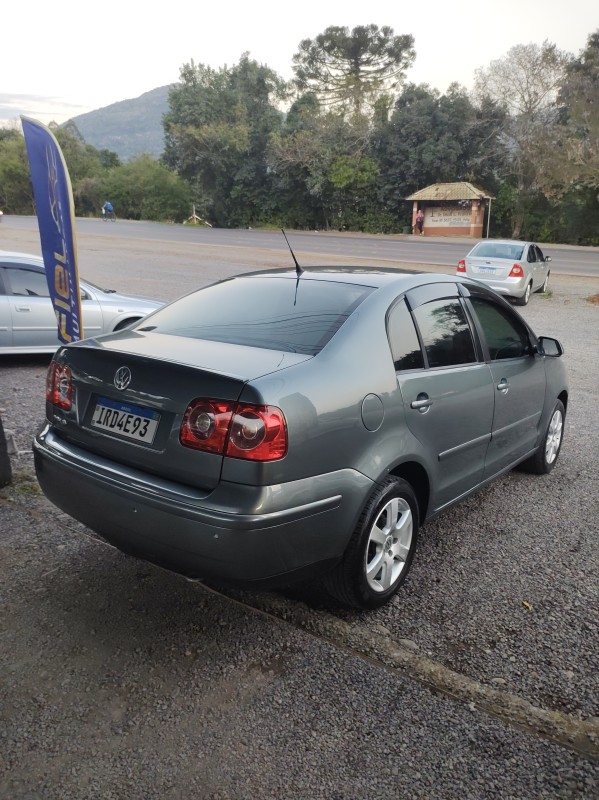 POLO 1.6 MI 8V FLEX 4P MANUAL - 2011 - VALE REAL