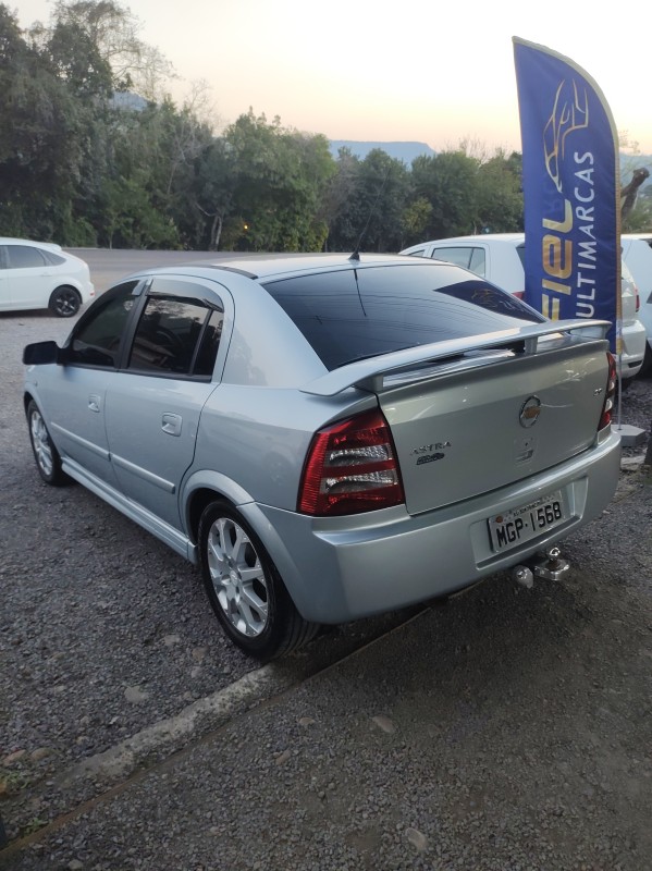 ASTRA 2.0 MPFI ADVANTAGE 8V FLEX 4P MANUAL - 2011 - VALE REAL