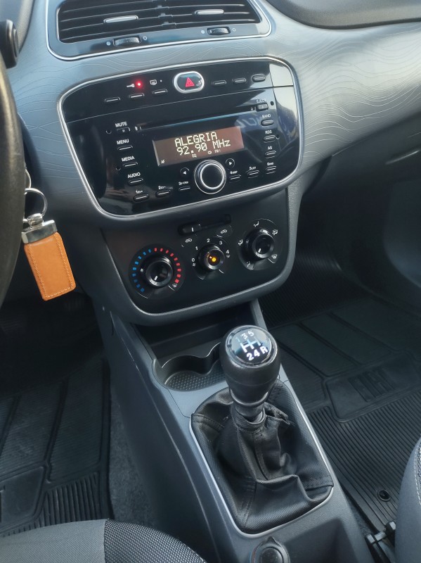 PUNTO 1.4 ATTRACTIVE ITALIA 8V FLEX 4P MANUAL - 2015 - VALE REAL