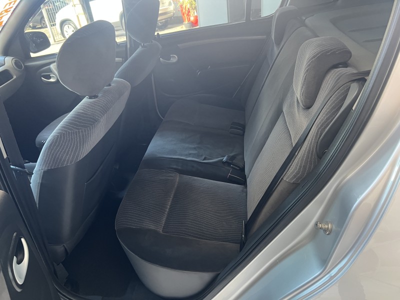 SANDERO 1.6 PRIVILÉGE 8V FLEX 4P MANUAL - 2010 - PORTãO