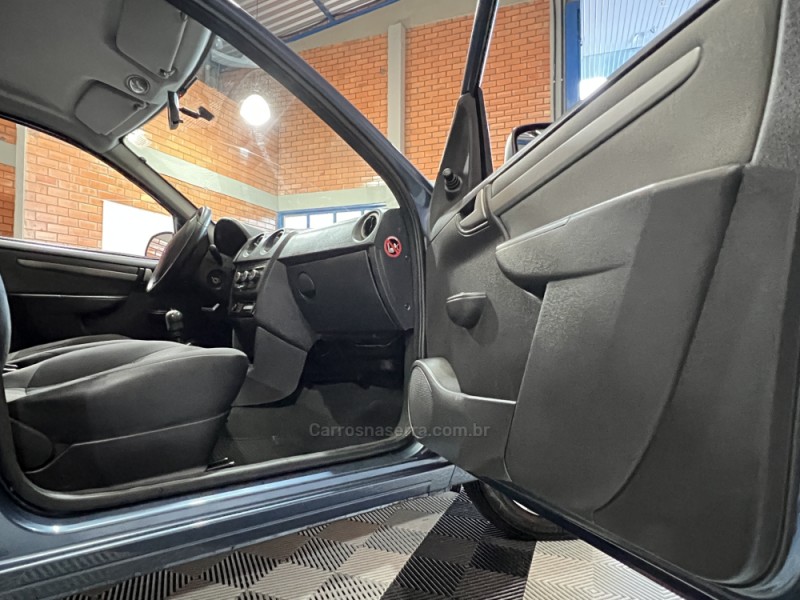 CELTA 1.0 MPFI LT 8V FLEX 4P MANUAL - 2015 - BENTO GONçALVES
