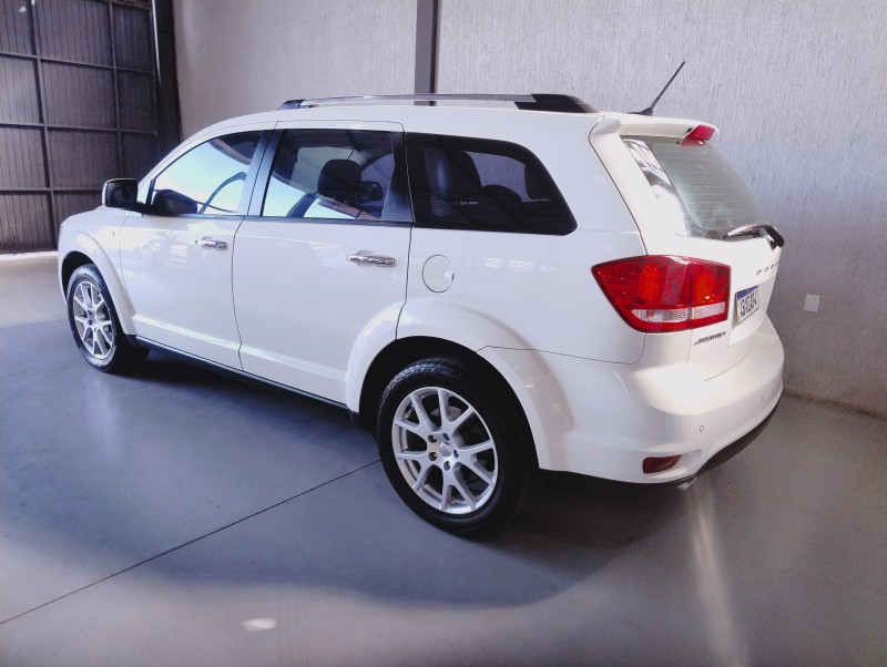 JOURNEY 3.6 RT V6 GASOLINA 4P AUTOMÁTICO - 2013 - SãO SEBASTIãO DO CAí