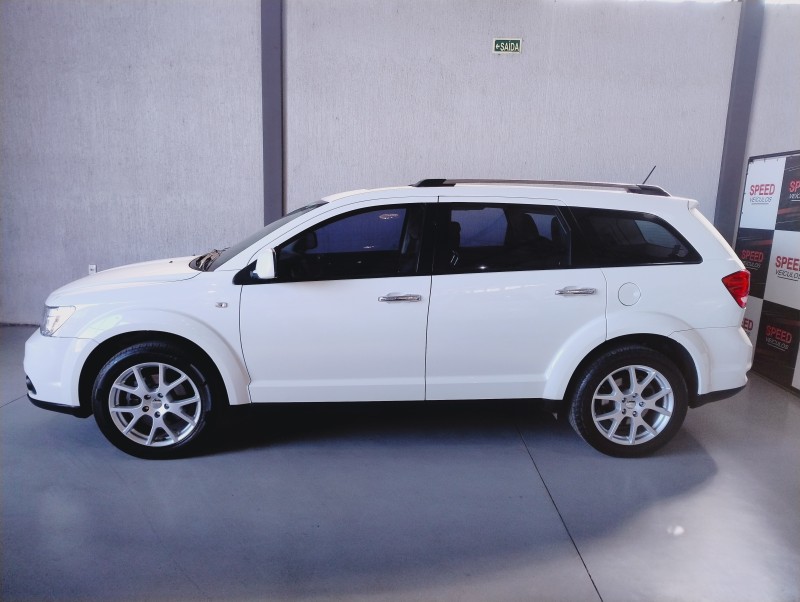 JOURNEY 3.6 RT V6 GASOLINA 4P AUTOMÁTICO - 2013 - SãO SEBASTIãO DO CAí