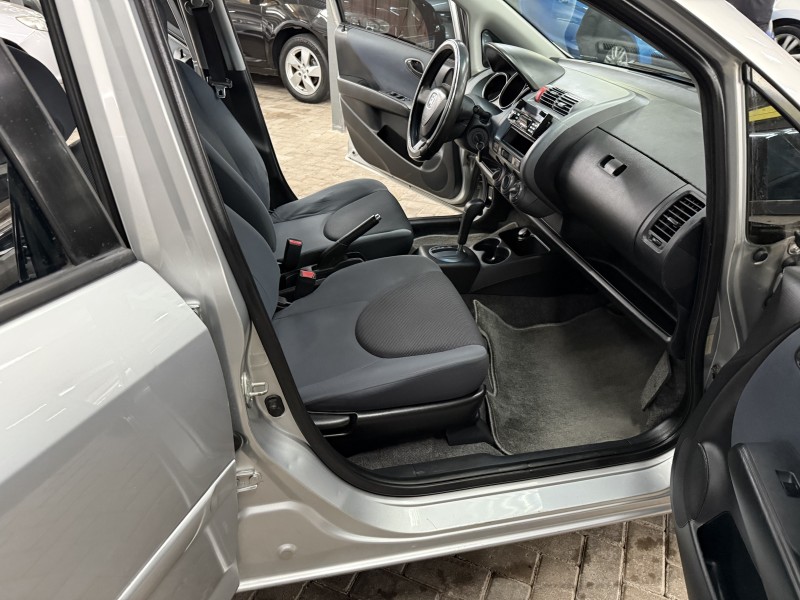 FIT 1.4 LX 8V GASOLINA 4P AUTOMÁTICO - 2004 - CAXIAS DO SUL