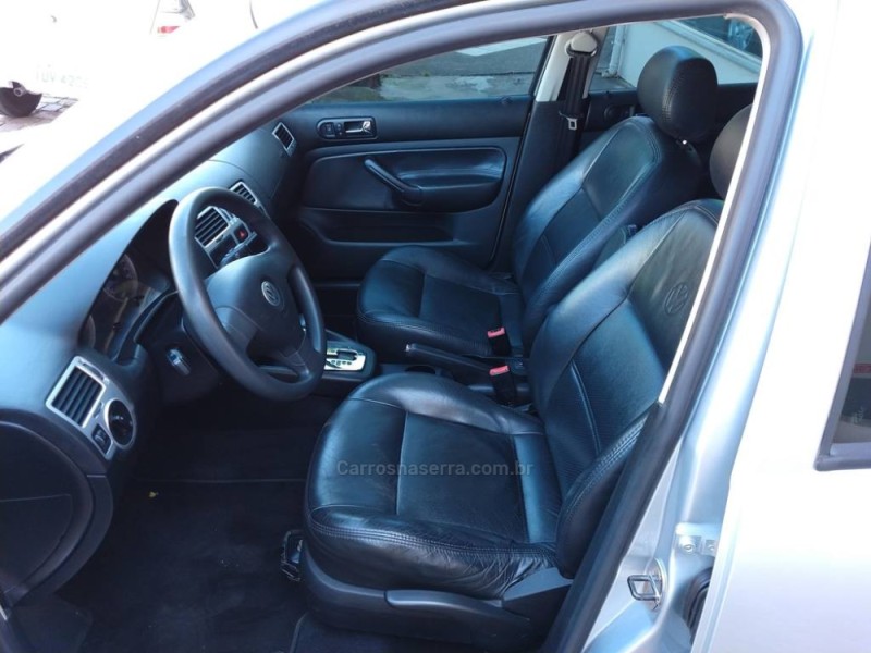 BORA 2.0 MI 8V GASOLINA 4P AUTOMÁTICO - 2009 - GUAPORé