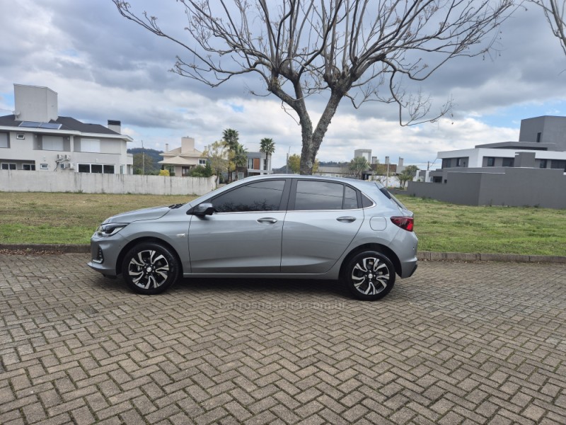 ONIX 1.0	PREMIER PLUS 8V TURBO FLEX 4P AUTOMÁTICO - 2025 - BENTO GONçALVES