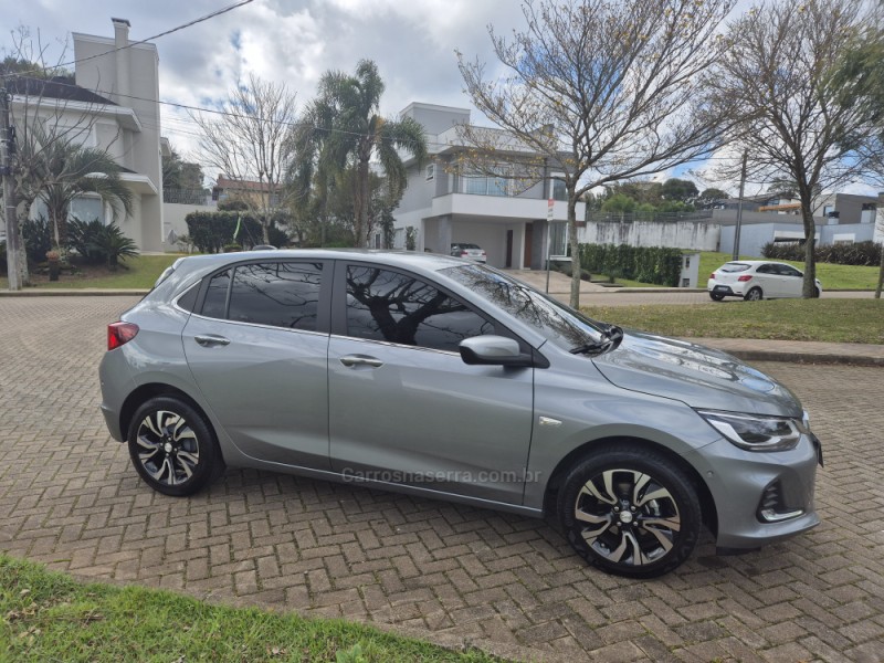 ONIX 1.0	PREMIER PLUS 8V TURBO FLEX 4P AUTOMÁTICO - 2025 - BENTO GONçALVES