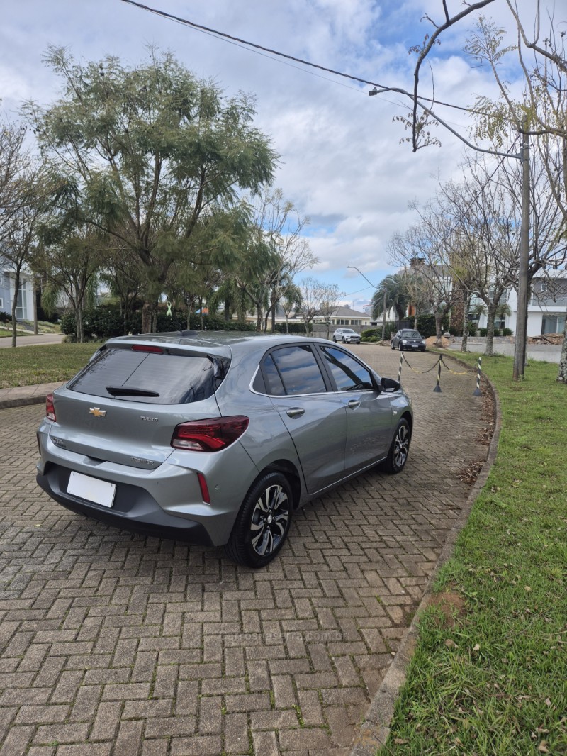 ONIX 1.0	PREMIER PLUS 8V TURBO FLEX 4P AUTOMÁTICO - 2025 - BENTO GONçALVES