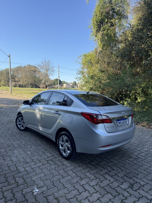 HB20S 1.6 COMFORT PLUS 16V FLEX 4P MANUAL - 2015 - ARROIO DO MEIO