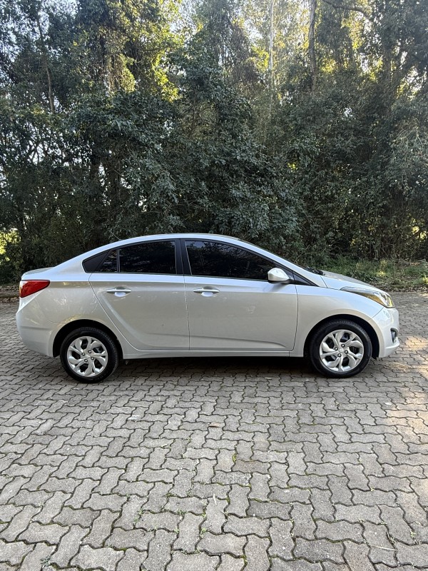 HB20S 1.6 COMFORT PLUS 16V FLEX 4P MANUAL - 2015 - ARROIO DO MEIO