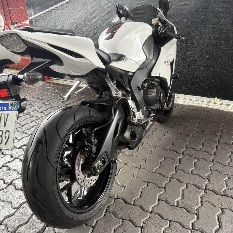 CBR 1000RR FIREBLADE - 2014 - CAXIAS DO SUL