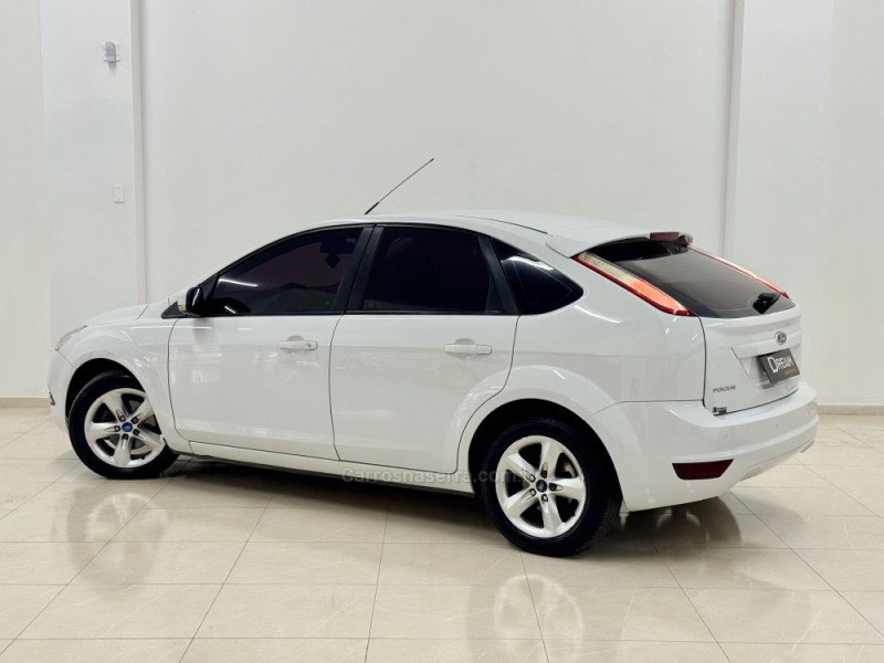 FOCUS 1.6 GLX 16V FLEX 4P MANUAL - 2013 - NOVO HAMBURGO