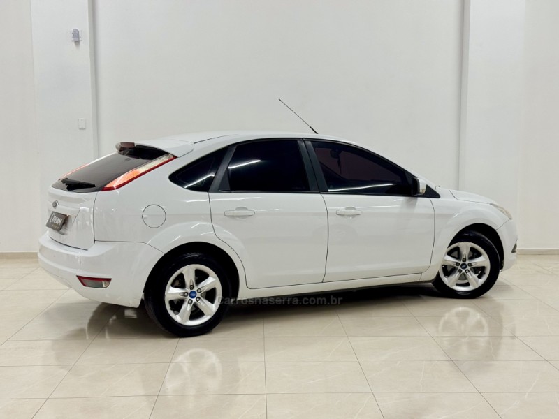 FOCUS 1.6 GLX 16V FLEX 4P MANUAL - 2013 - NOVO HAMBURGO